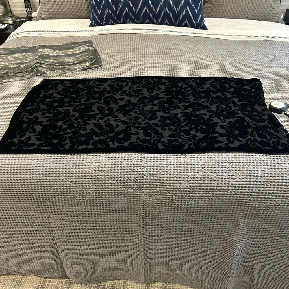 Black Floral Velvet Wrap for an Elegant Evening Dress - Picture 2 of 3